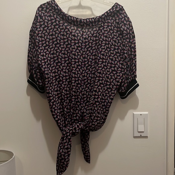 Zara blouse with sneaker design - Picture 3 of 3